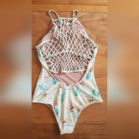 O'Neill Knotted Back Floral One Piece - Picture 5 of 9